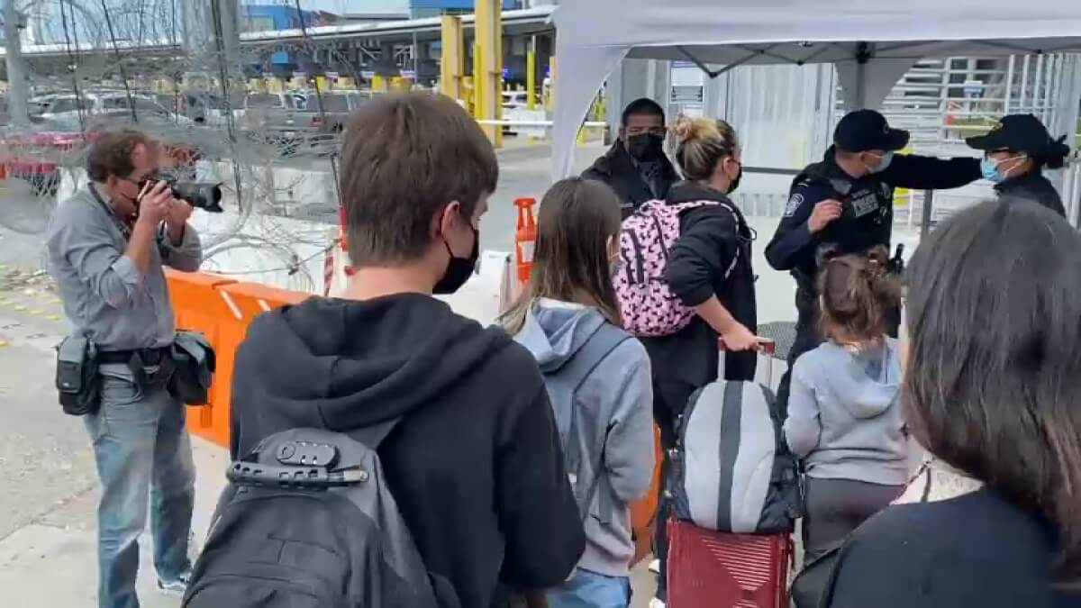 Ukrainian-mother-3-kids-asylum-tijuana Верховный суд решает, что значит "прибыл в США" в контексте подачи на убежище