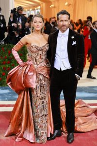 http___cdn.cnn_.com_cnnnext_dam_assets_220502164947-09-met-gala-2022-blake-lively-ryan-reynolds-200x300 http___cdn.cnn.com_cnnnext_dam_assets_220502164947-09-met-gala-2022-blake-lively-ryan-reynolds