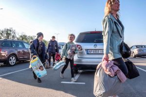 ukraine-russia-refugee-02-gty-llr-220509_1652136344102_hpEmbed_3x2_992-300x200 ukraine-russia-refugee-02-gty-llr-220509_1652136344102_hpEmbed_3x2_992