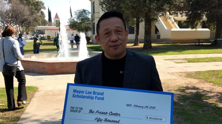 Pao-Yang-Scholarship-Check-768x432 У иммиграционной службы появились послы по вопросам гражданства