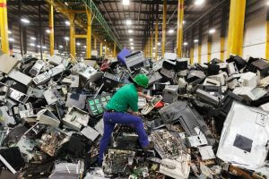 01-e-waste-millions-tons-300x200 01-e-waste-millions-tons