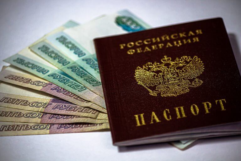 russian-passport-7235055_1920-768x512 Эдвард Сноуден получил российское гражданство, но мобилизован не будет 