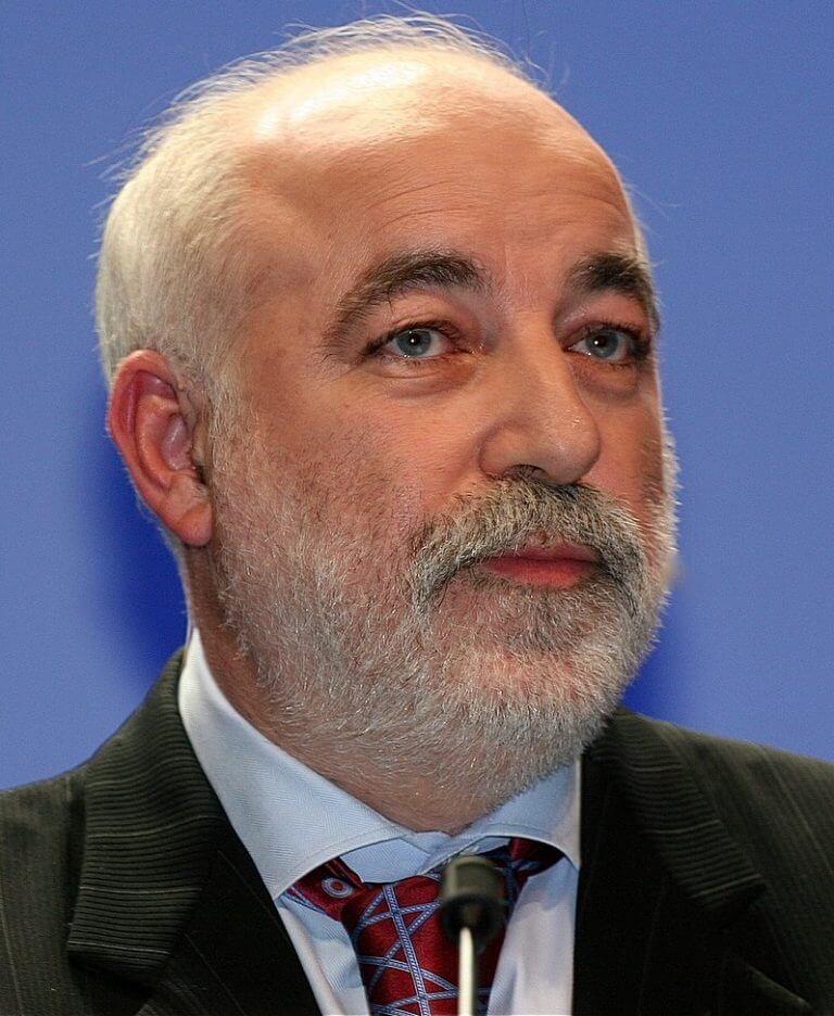 Viktor_Vekselberg_cropped-768x936 Чем владеют в США российские миллиардеры: виллы, пентхаусы, отели