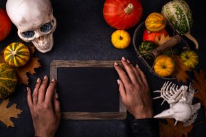 halloween-autumn-background-with-skull-2022-01-18-23-44-34-utc-300x200 Halloween autumn background with skull