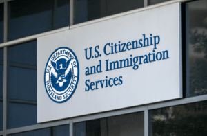 Snimok-ekrana-2022-12-24-v-6.57.04-PM-300x198 USCIS