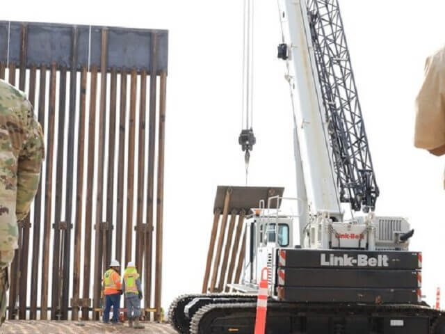 New-Texas-Border-Wall-construction-640x480 Указы первого дня: как Трамп с порога кардинально меняет США