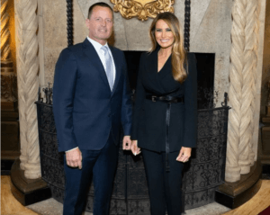Melaniya-i-Richard-Grenell-300x239 Мелания и Ричард Гренэлл