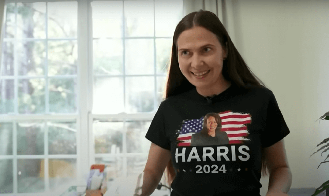 Katya-Panova-v-futbolke-Harris1 Как голосуют на выборах украинцы в США и американцы в Украине
