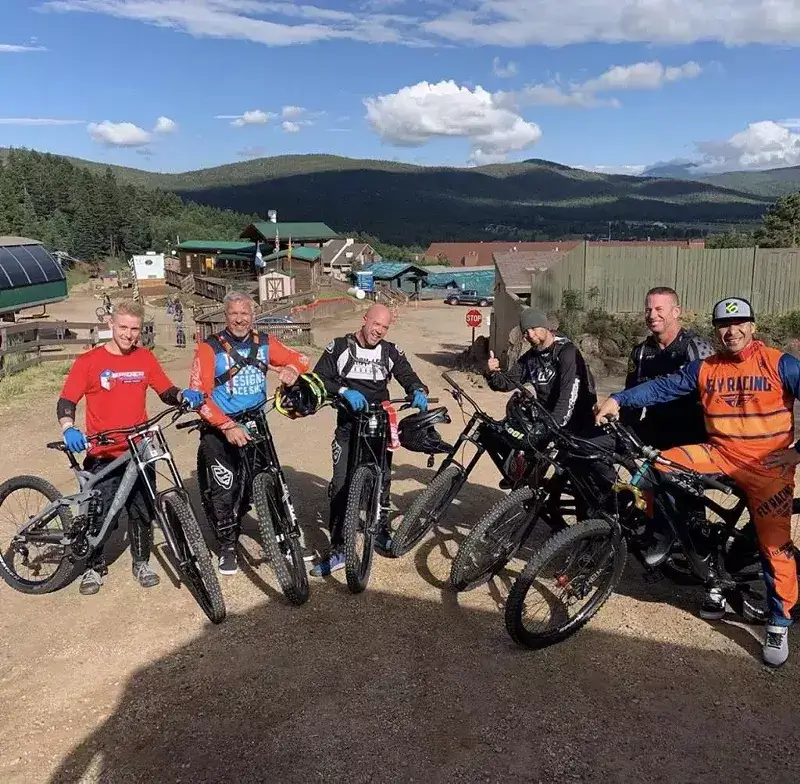 yo-thach-biker-ice-jeffluna Иммигрантка поддерживала ICE. Ее мужа с грин-картой арестовали и хотят депортировать
