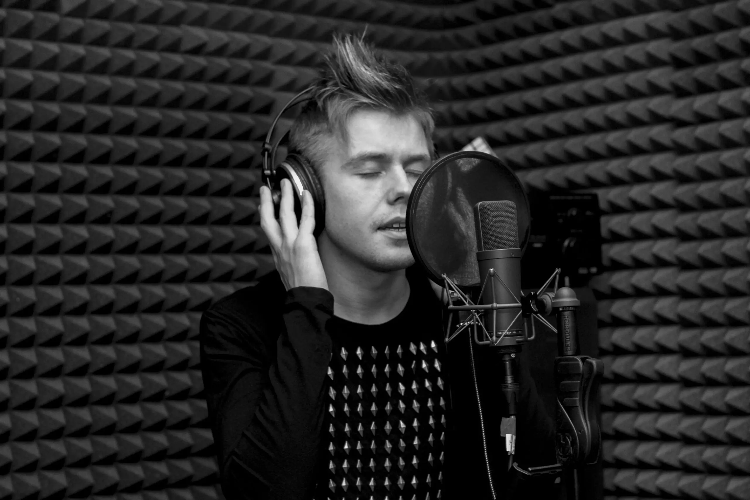 In-a-recording-studio-Moscow-Janyary-2016-scaled.jpg Жизнь после убежища: музыкант гей из Беларуси прошел через шелтер, жил в машине и вернулся к творчеству в США