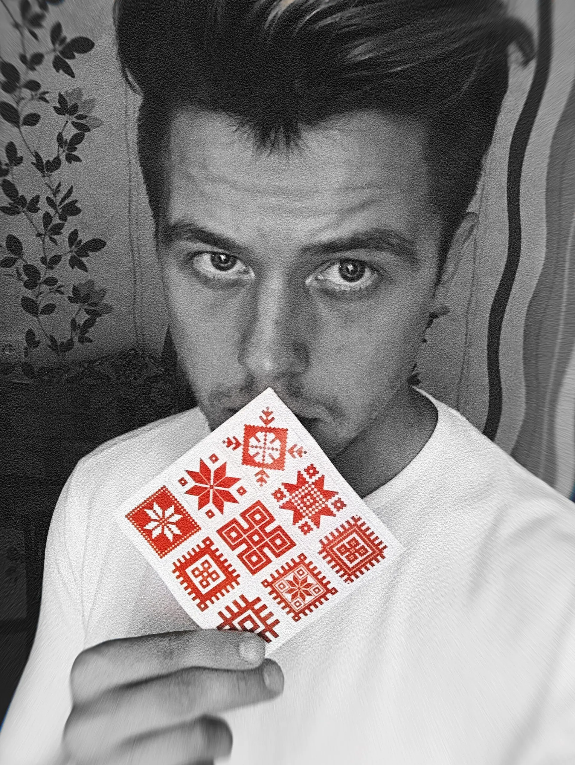 Me-with-a-Belarusian-ornament-sticker-August-2017-scaled.jpg Жизнь после убежища: музыкант гей из Беларуси прошел через шелтер, жил в машине и вернулся к творчеству в США