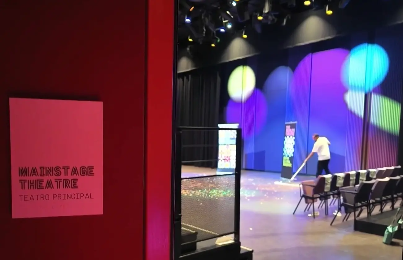 Narodnyj-teatr1.jpg В Нью-Йорке открылся “Народный театр”: у историй иммигрантов появилась сцена
